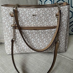 DKNY tote with gold chain NWOT
